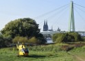 PRhein Koeln Deutz gesprungen Hohenzollern Bruecke Kein Suizid P09